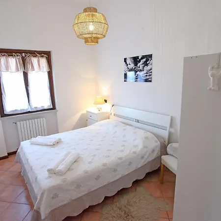 Casa Elisa, Trilocale A Apartman *
